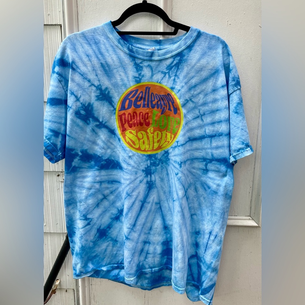 “Peace love!”Brand new Bob Dylan T-shirt. Tie-dye two sided graphic.